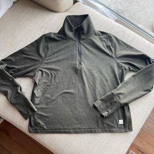Vuori half zip pullover sz small